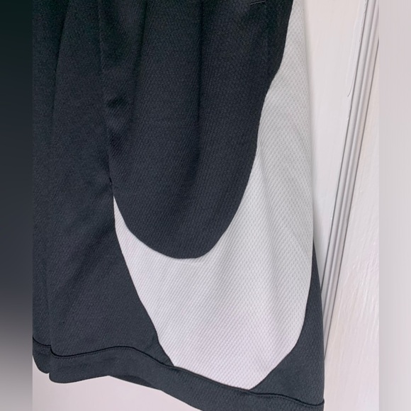 Nike big swoosh shorts - Picture 2 of 4